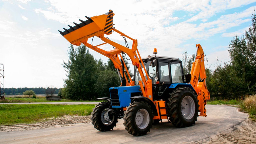 Экскаватор-погрузчик Амкодор 702ЕМ